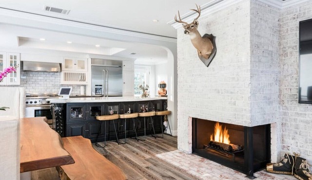 Newly remodeled, spacious Lantern village home