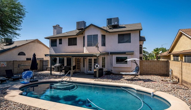 North Phoenix 4 Bedroom w/Pool and Games!