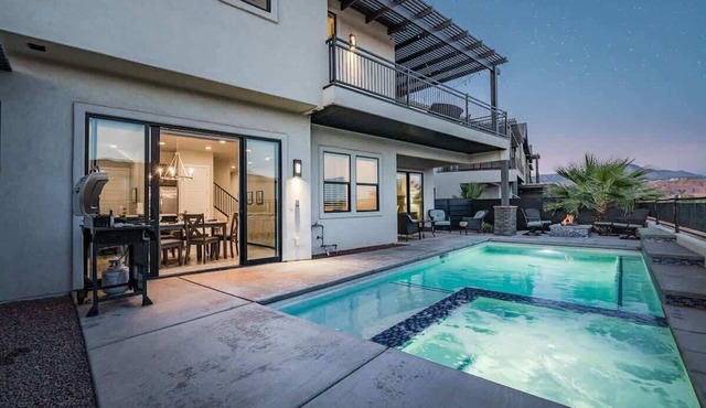 O-61| Resort Home, sleeps 30! Pvt Pool * Hot Tub