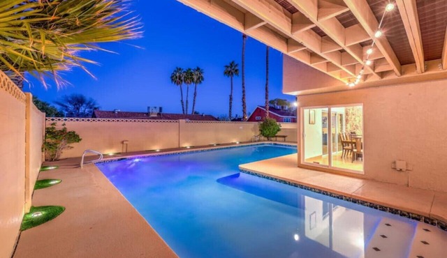 Oasis Near STRIP, Pool, Jacuzzi, Deck, Poker Room