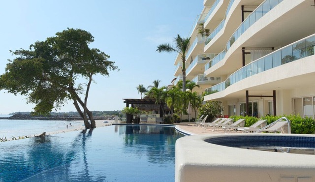 Ocean Front 3Bed Penthouse w/Infinity Pool in Corral del Risco
