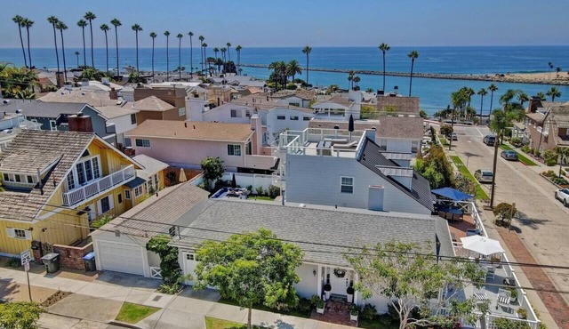 Ocean Views Corona Del Mar 2BR/1.5BA, AC Bikes !