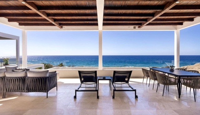 Oceanfront 2BR Steps to Infinity Pool & Beach
