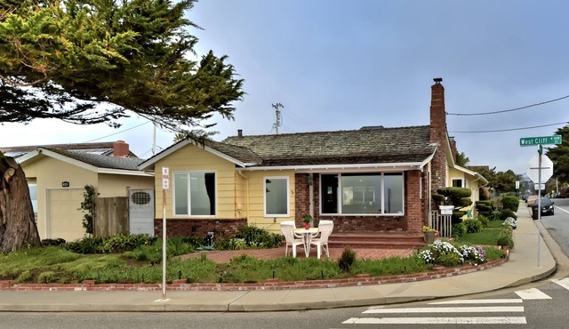 Oceanfront @ Beach In Santa Cruz! Dog Friendly. Super Clean! Amazing Views.