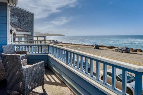 Oceanfront Depoe Bay Paradise - Watch Whales!