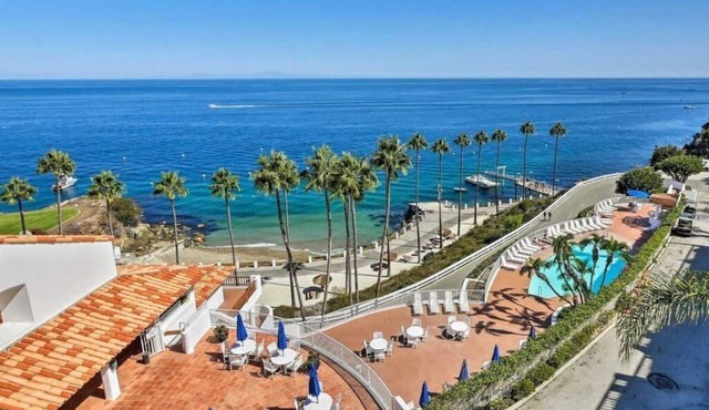 Oceanfront Hamilton Cove villa with breathtaking views and excellent location!