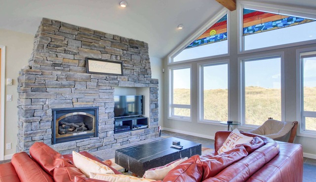 Oceanfront Home with Bay Views, Free WiFi, Gas Grill & Gas Fireplace