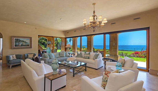 Oceanfront Luxury Villa in Ritz Cove -