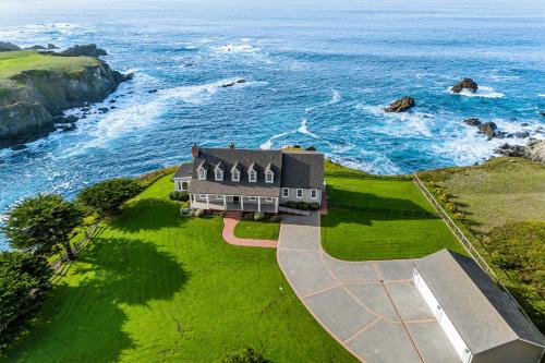 Oceantfront Estate with Luxury Kitchen & Game Room