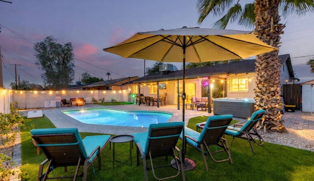 Old Town Dream- Pool, Hot Tub, Firepit, Foosball, Cornhole, and Mini Golf
