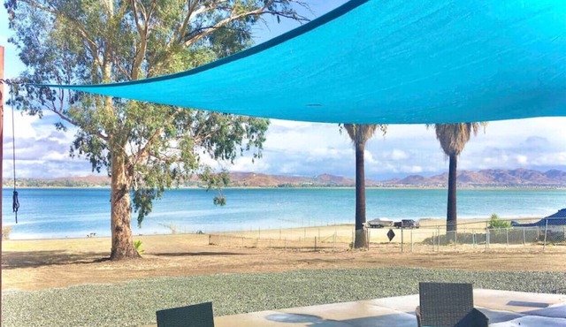 Original Elsinore Lake House, Amazing Lake Views!