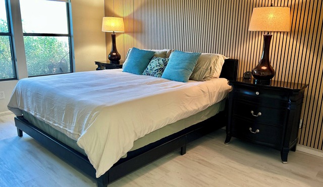 Outdoor Fun & Relaxation: Mini Golf, Pool, Hot tub, EV charger