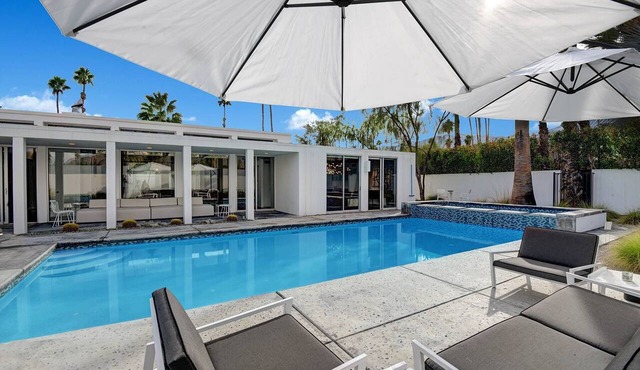 Palm Springs California Modern | Salt Pool, Spa, Fire Pit & Mountain Views