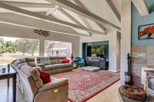 Palo Cedro Family Retreat: Pool, Nat'l Park, Lakes