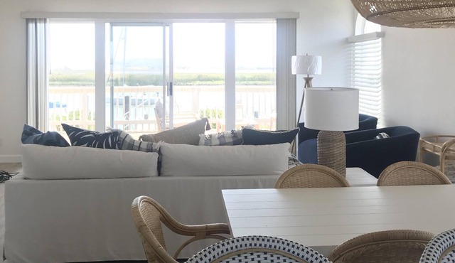 Panoramic Riverfront Views in Napa's Carneros, Two Primary Suites, 30+ Day stays in Napa
