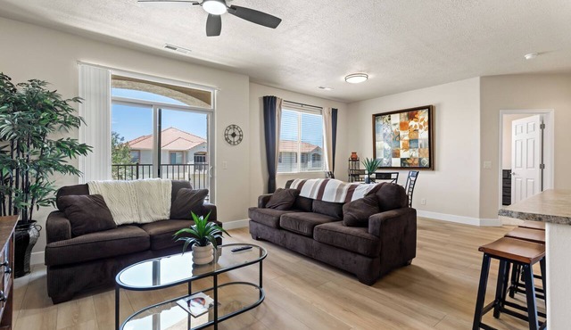 Par Paradise by Mesquite Vacation Rentals with Views of the Fairways and $510 in free daily activities