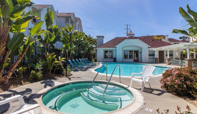Paradise in Oceanside, walk to beach, pier and harbor