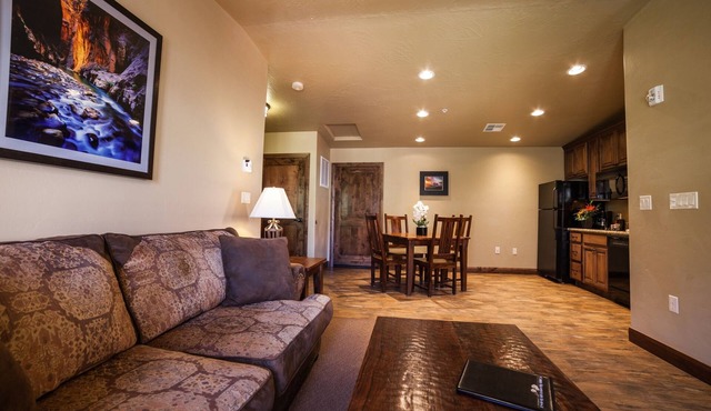 Park Entrance Hub | 1 Unit | 1.2 Miles to Oscar’s Café and DeZion Art Gallery