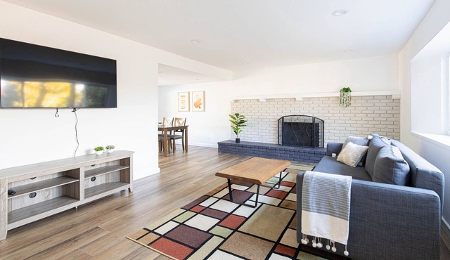 Park-Side Newly Renovated Spacious 4B 2.5B Home