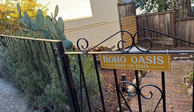 Peaceful 1-bedroom apartment suite in cool Santa Cruz near the beach