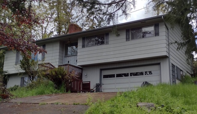 Peaceful Country Retreat – Only 16 Miles to Oregon Country Fair!
