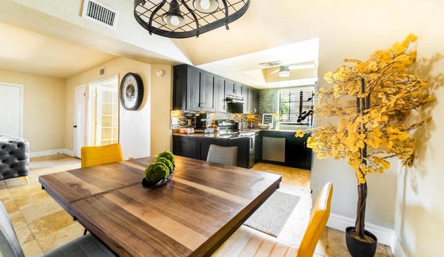 Peaceful Eclectic 2BR w/King Bed