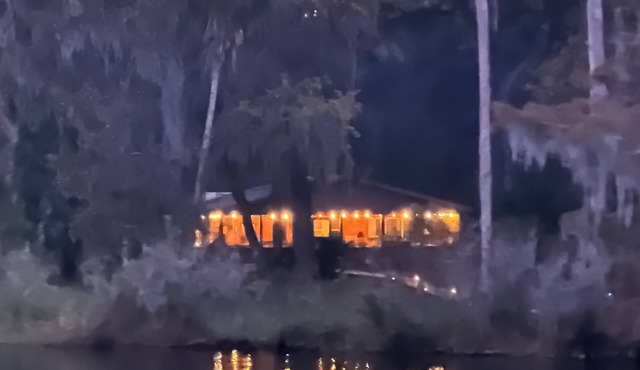 Peaceful, rustic island cabin on Lake George near Silver Glen and Salt Springs. in Georgetown