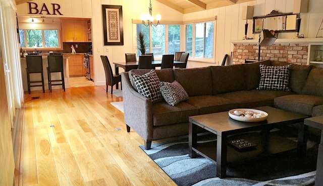 Pebble Beach Cottage, Walk To Beach & 17 Mile Drive
