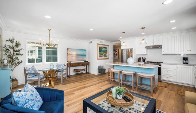 Perfect 1 Bedroom Home in Central Corona Del Mar