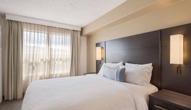 Perfect for Meetings! 3 Modern Units, near Reno-Tahoe International Airport