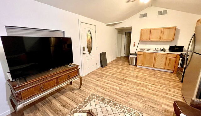 Perfect, fully furnished 1-bed condo