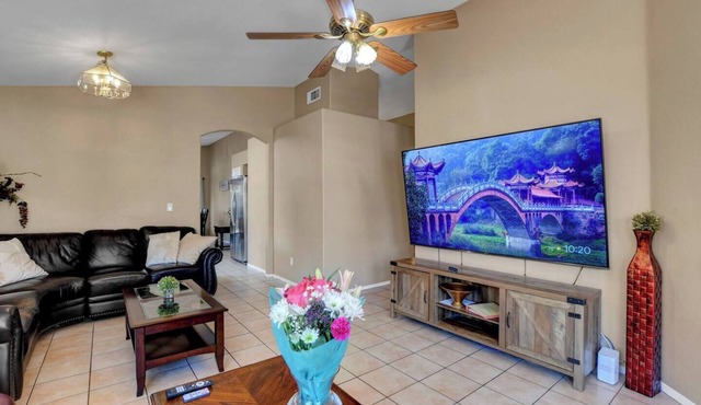 Pet-Friendly 3B Vegas Rental | Sleeps 8 | Families, Groups & Nurses Wellcome!