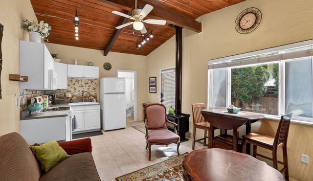 Pet-Friendly Aloha Apt | Walk to Intel