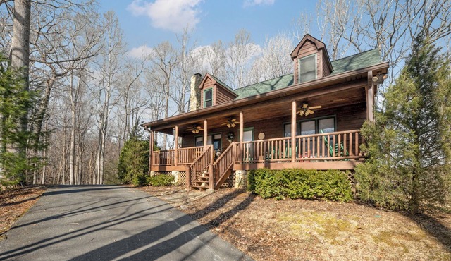 Pet-Friendly,Cedar Cabin, Spa Tub, WiFi,Fireplace in Ferguson