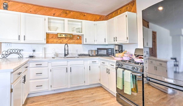 Pet-Friendly Chino Valley Cabin w/Game Room!