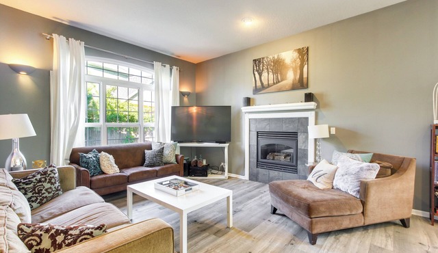 Pet-Friendly Home w/Yard, 2 Mi to Autzen Stadium
