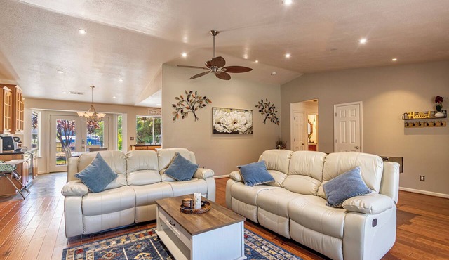 Picayune Retreat: Spa/EV/Play-structure/Pet-loving/Games and more'