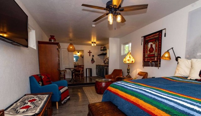 *Pine Needle Retreat *Fireplace *Romantic Getaway