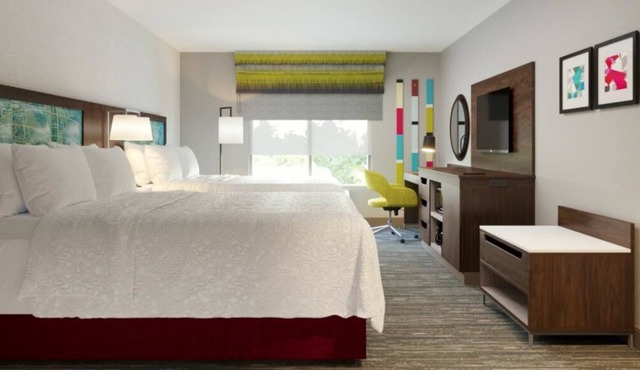Pleasant Stay, Convenient Location! FREE Parking, Free Daily Breakfast, Pool