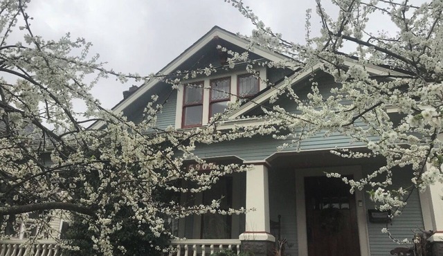 Portland Sanctuary: A 2-bedroom house with AC in vibrant Portland