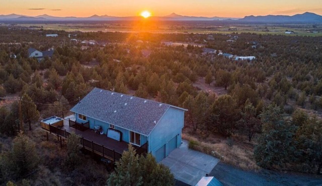Powell Butte Oasis | Hot Tub + Amazing Views, Powell Butte Oasis | Hot Tub + Amazing Views