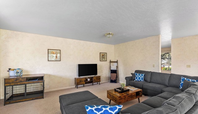 Prescott Family Getaway: Spacious 4-Bedroom Retreat with Game Room and Wildlife