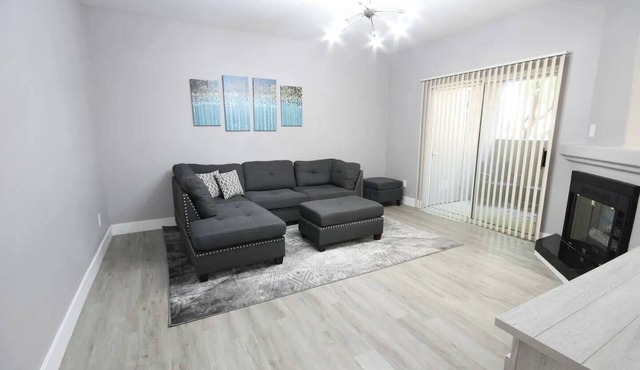 Prime Location Near Shops, Dining, Bars like Stoneys and Enterntainment