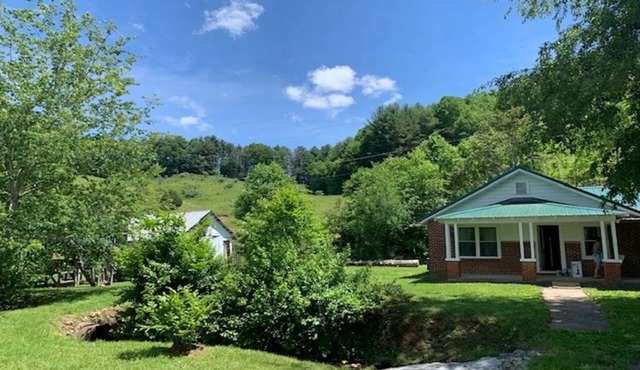 Private 16-Acre Escape w/Creek Peaceful & Quiet Fire Pit, Hiking & Lake in Hampton