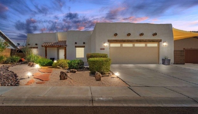 Private Desert Oasis/Pool, Arcade, Grill & RV Parking/4 bedroom 2 bath Home