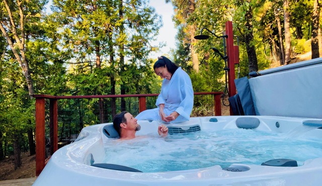 Private Hot Tub Near Big Trees & Lakes