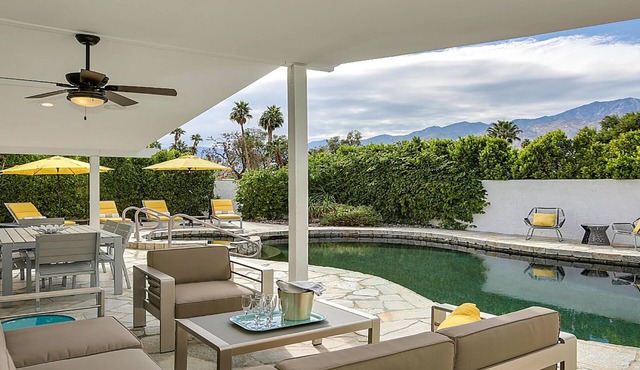 Private, Lush Outdoor Space Perfect for Relaxing by the Pool. 2 Primary Suites.