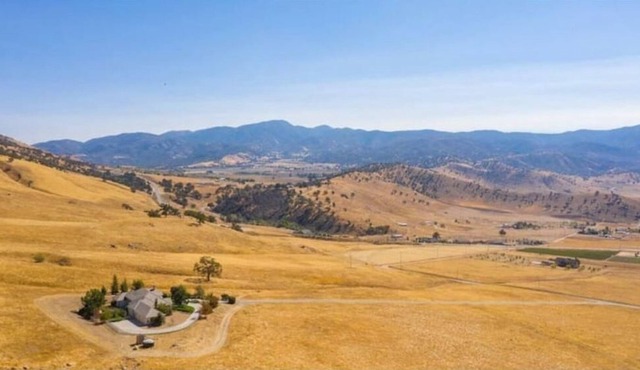 Private Mountain and Estate