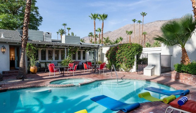 Private Resort Movie Colony. Walk to downtwn! Pool! Views! Expresso! Heated spa!