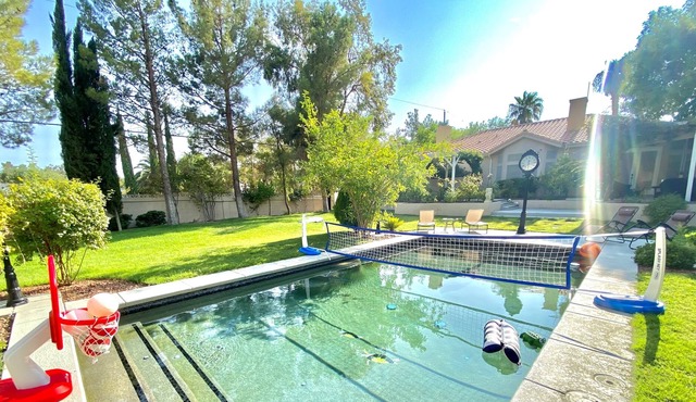 Private Vacation Villa: Pool & Arcade for Family & Friends! 8min Strip! ⭐️⭐️⭐️⭐️⭐️
